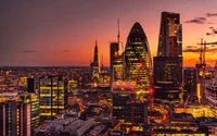 Atemberaubende Londoner Skyline bei Sonnenuntergang mit ikonischen Wolkenkratzern