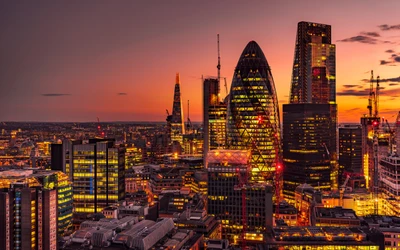 Étonnante skyline de Londres au coucher du soleil avec des gratte-ciel emblématiques