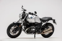 2023 BMW R nineT Edición Final: Diseño Blanco Elegante en Resolución 8K