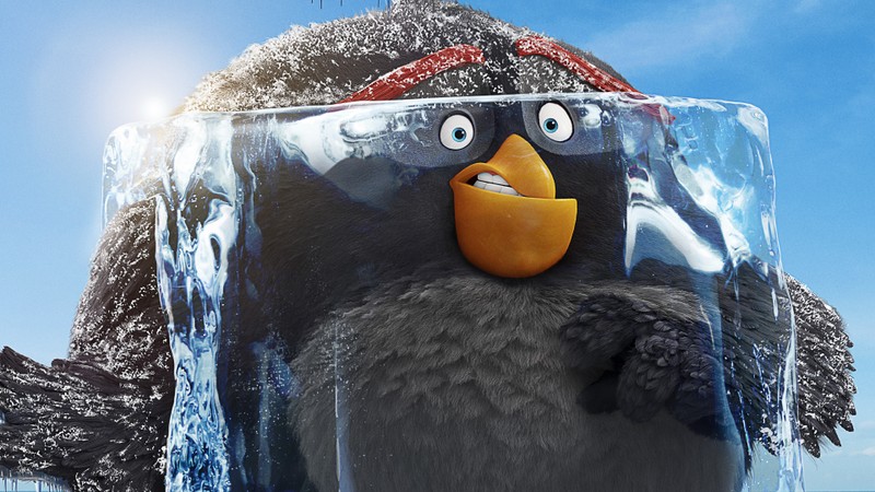 Постер фильма «гневные птицы» с пингвином в стакане (angry birds фильм 2, angry birds movie 2, бомба)