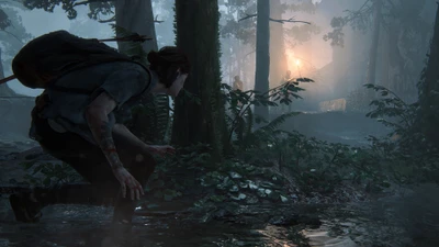 Ellie se mueve sigilosamente por un bosque brumoso en The Last of Us Part II