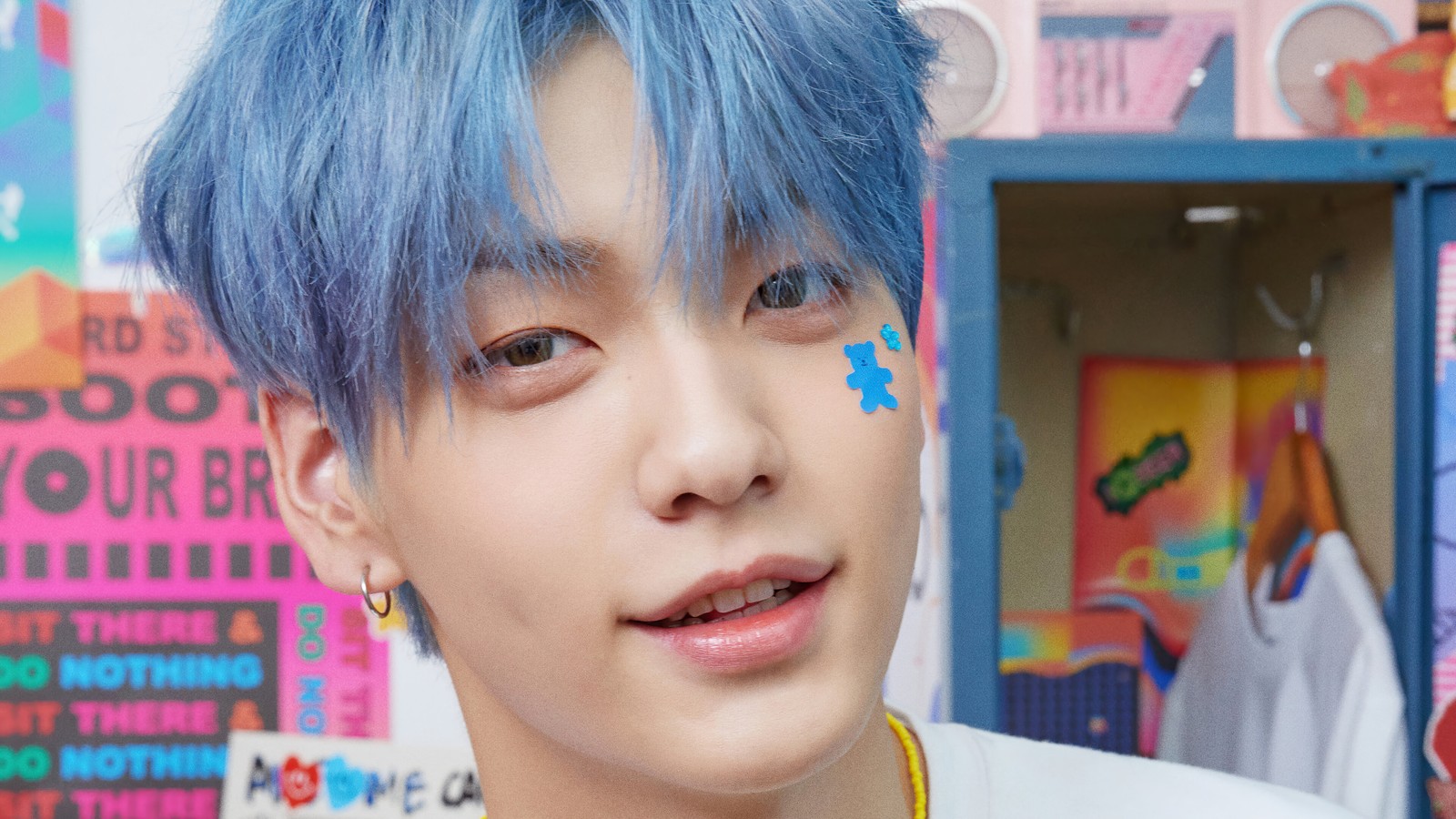 A close up of a person with blue hair and a necklace (txt kpop, tomorrow x together, 투모로우바이투게더, kpop, k pop)