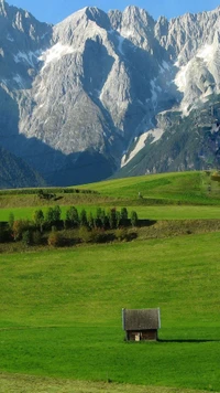 Charmante maison de campagne nichée au milieu de majestueuses montagnes