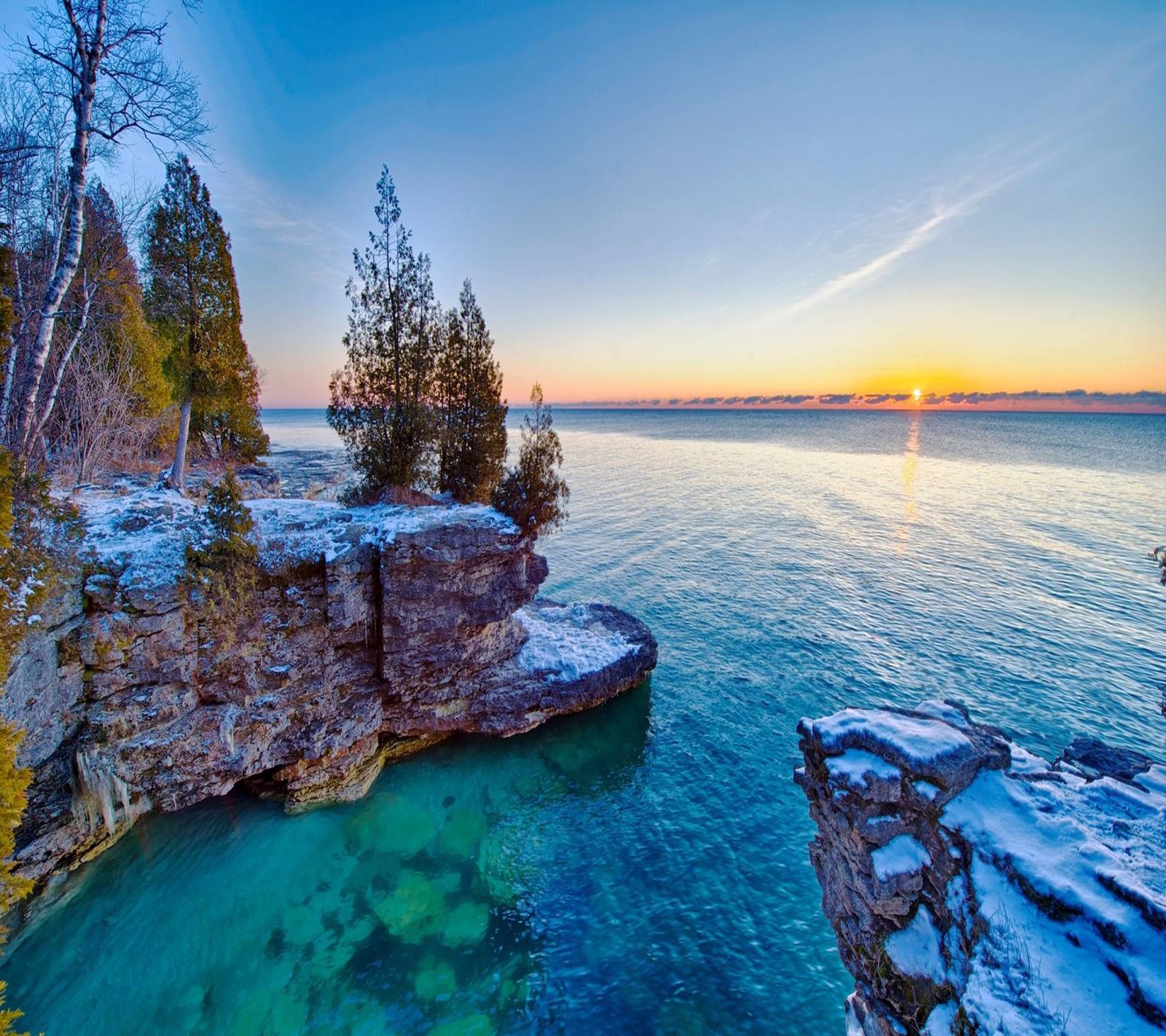 A view of the sun setting over lake michigan from the cliffs (beautiful, landscape)