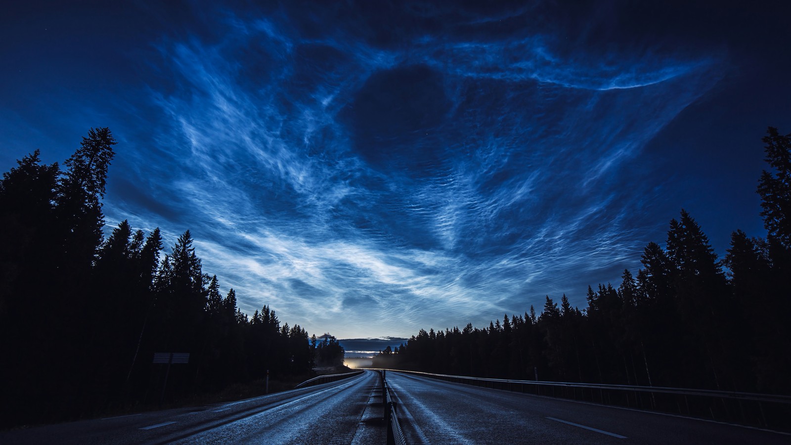 Lade straße, nacht, himmel, wald, landschaft Hintergrund herunter