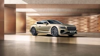 2024 Bentley Continental GT Mulliner: Coupé de Lujo en un Entorno Elegante