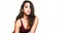 Chloe Bennet: Ein atemberaubendes Porträt von Eleganz und Stärke