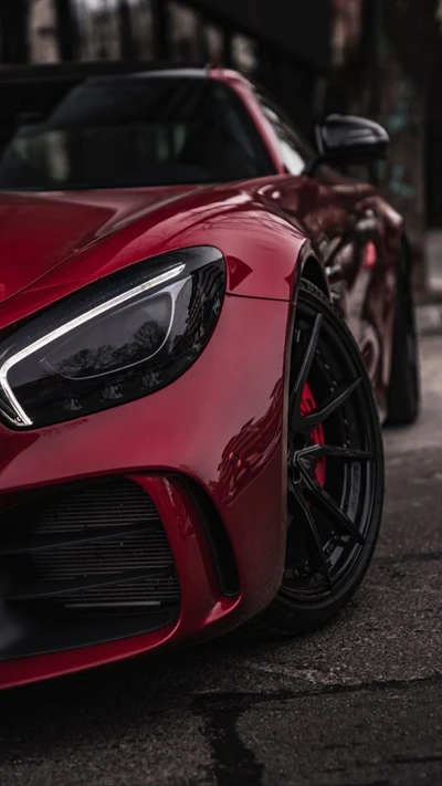 Elegante Mercedes-Benz rojo con estética de drift turbo