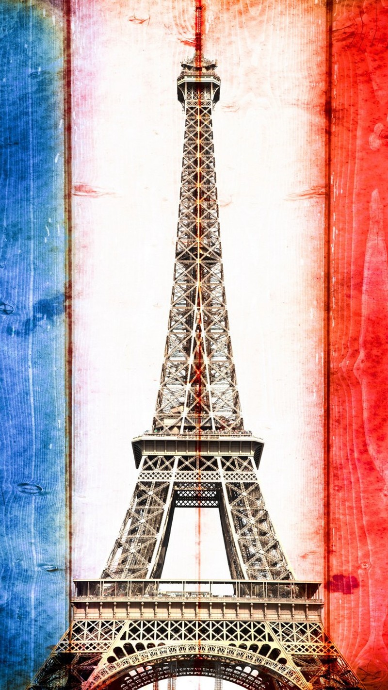 Uma fotografia alterada da torre eiffel com uma bandeira ao fundo (rdj, sthd)