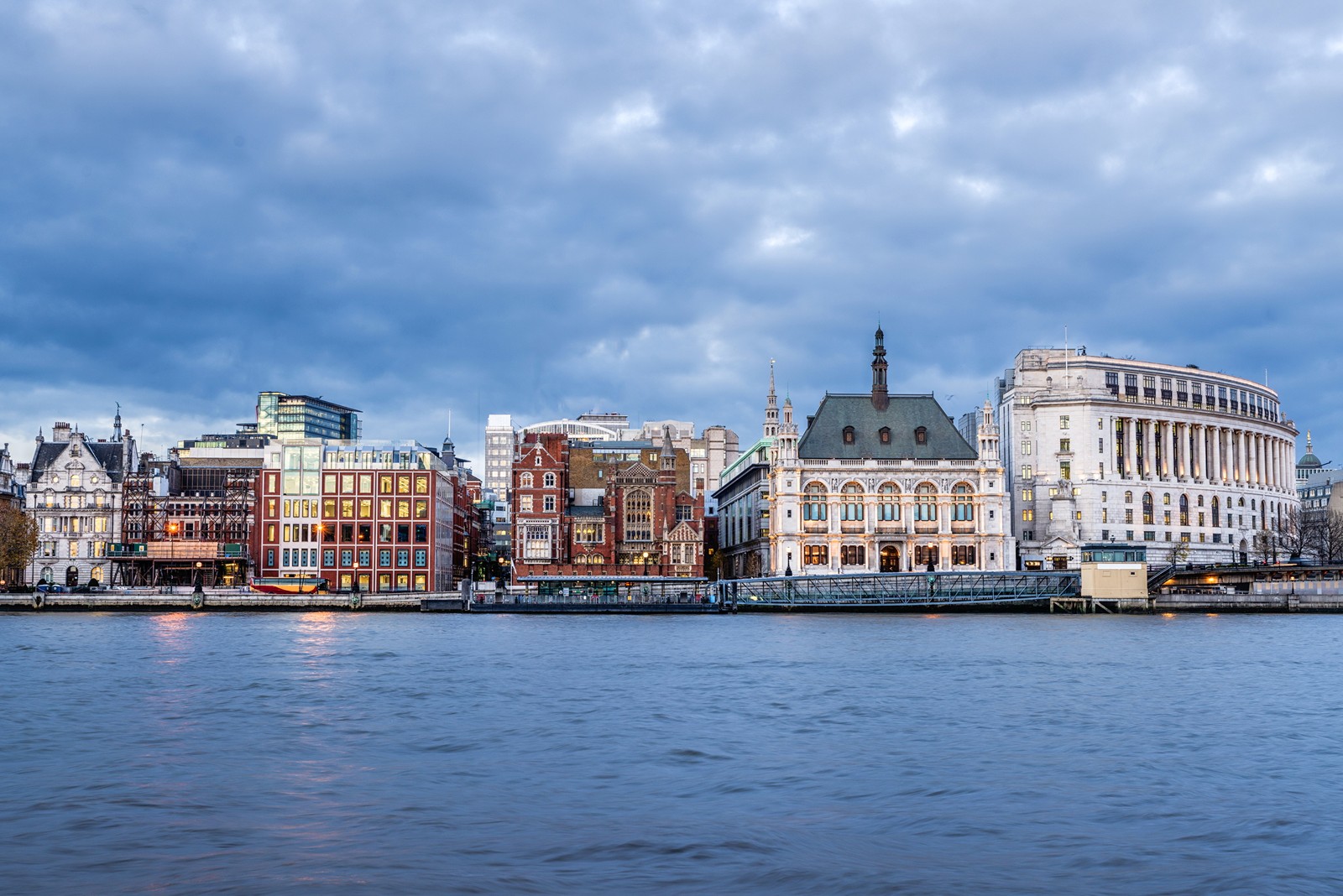 Uma bela vista de uma cidade com um rio e uma ponte (londres, london, rio tâmisa, edifício, cidade)