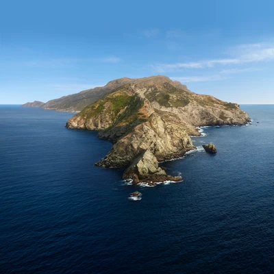 macos catalina, ilha, montanhas, dia ensolarado, ação