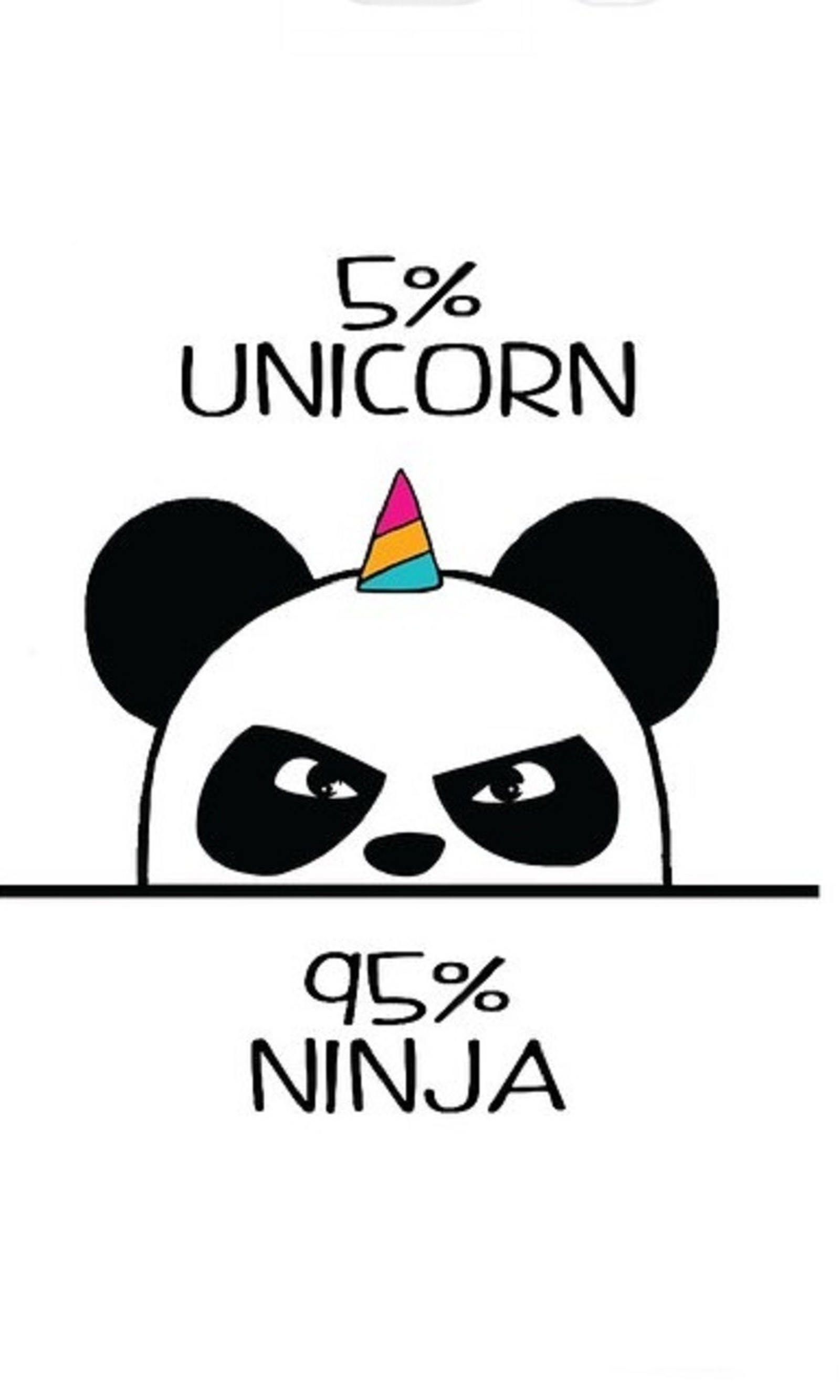 Un primer plano de un oso panda con un sombrero de unicornio (lindo, panda)