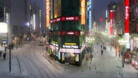 Nuit enneigée à Shinjuku : Vie urbaine vibrante au cœur de l'étreinte de l'hiver