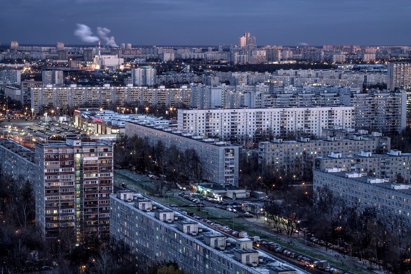 Размытый вид на город ночью с множеством зданий (эстетика, искусство, городская территория, городской пейзаж, город)