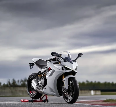 Ducati Supersport 950 S: A Stunning 2021 Sports Bike on the Track