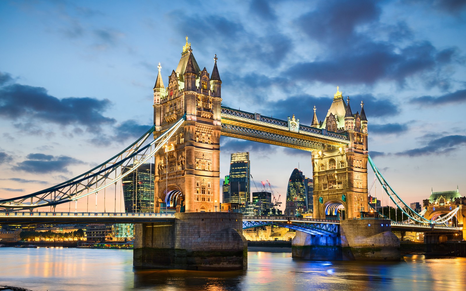 Вид на тауэрский мост в лондоне ночью (tower bridge, мост, достопримечательность, архитектура, отражение)