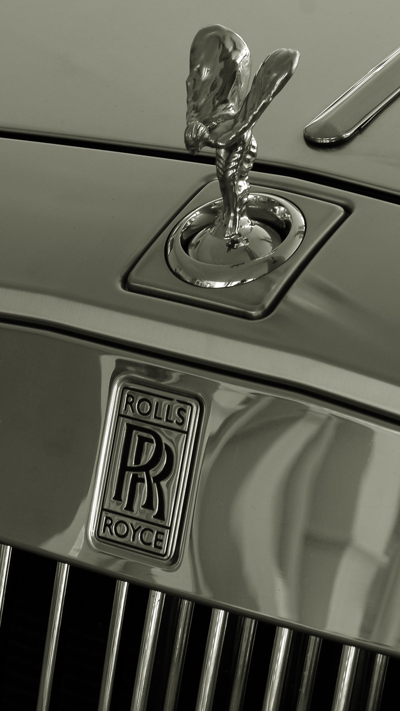 A close up of a car hood ornament with a skull on it (auto, car, emblem, grille, rolls royce)