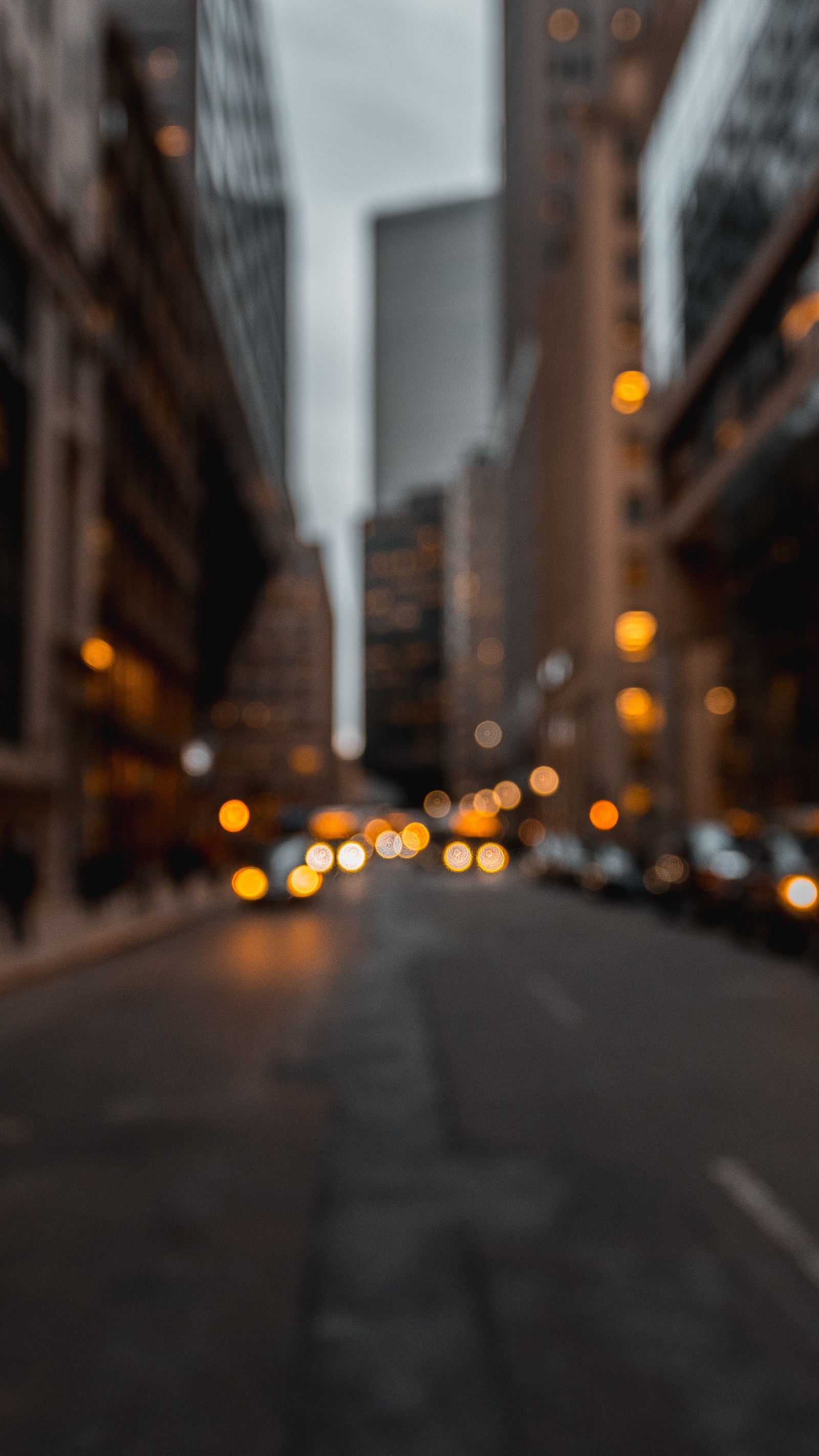 Calle de la ciudad borrosa con coches y edificios por la noche (background blur, desenfoque, natur borroso, nueva york, new york)