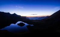 Lac Schrecksee époustouflant au crépuscule : Un miroir de la chaîne de montagnes