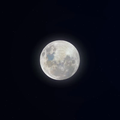 Super Luna de Nieve Iluminando el Cielo Nocturno