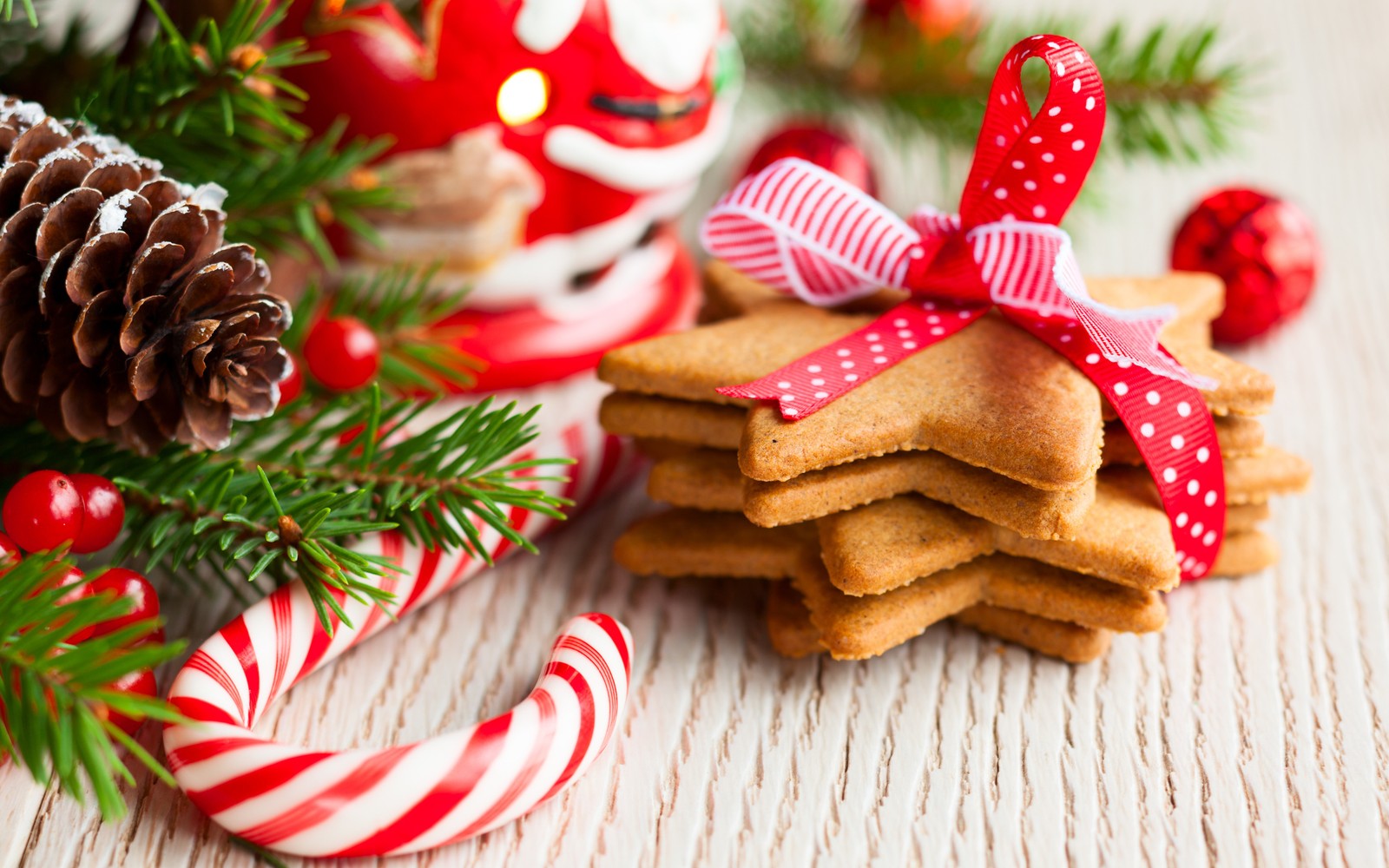 Christmas cookies and candy canes on a table with decorations (christmas cookie, food, biscuit, christmas, lebkuchen)