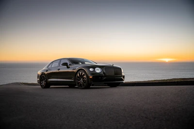 2022 Bentley Flying Spur Híbrido contra un fondo de atardecer