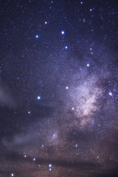 Majestuosa Vía Láctea revelada en la vastedad del espacio