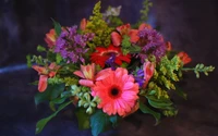 Bouquet de fleurs vibrant avec des marguerites du Transvaal et des lys des Incas