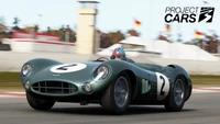 Voiture de course Aston Martin dans Project Cars 3 sur la piste.