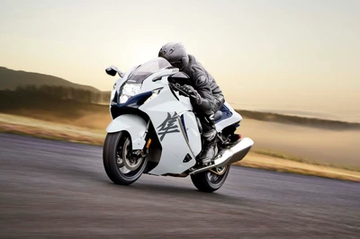 2022 Suzuki Hayabusa in Bewegung - Hochleistungsmotorrad Hintergrundbild