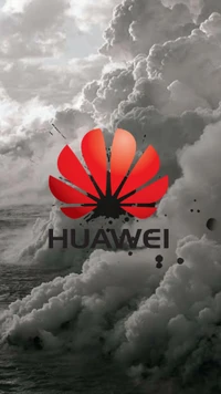 Logo de Huawei contra un paisaje nublado dramático en blanco y negro