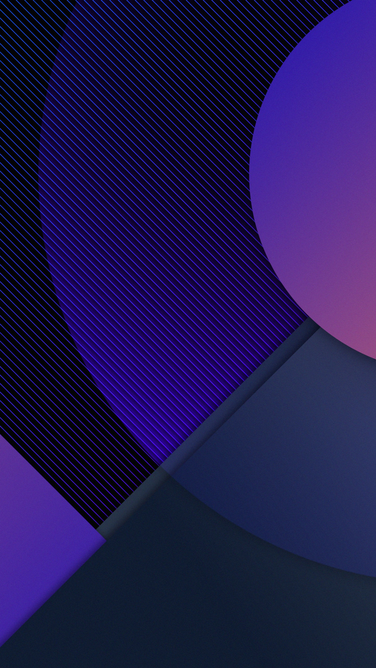 Un gros plan d'un téléphone portable sur un fond violet et bleu. (lumière, bleu cobalt, illustration, coloré, violet)