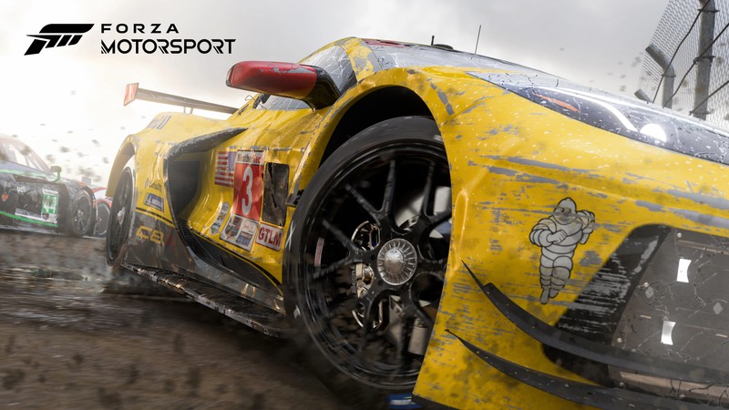 Крупный план желтого гоночного автомобиля, едущего по трассе (forza motorsport, игры 2023, forza motorsport 8, xbox series x и series s, xbox series x and series s)