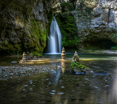 Sereno jardim zen japonês com cachoeira tranquila