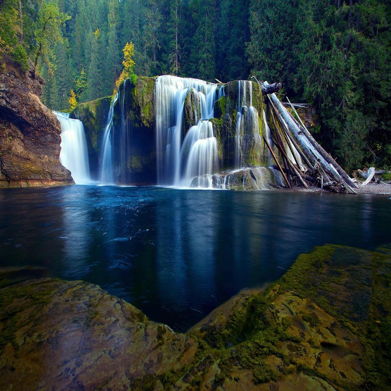 Водопад, стекающий с горы (красивый, милый, взгляд, хороший)