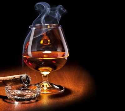 Brandy élégant avec cigare et fumée