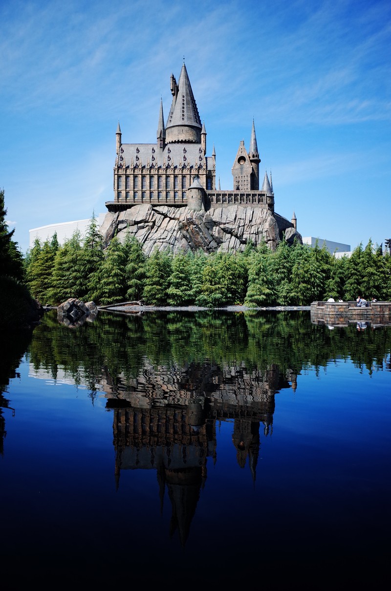 Замок с отражением в воде озера (hogwarts castle, гарри поттер, harry potter, замок, волшебный мир гарри поттера)