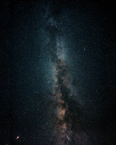 Éblouissante Galaxie de la Voie lactée illuminant le ciel nocturne