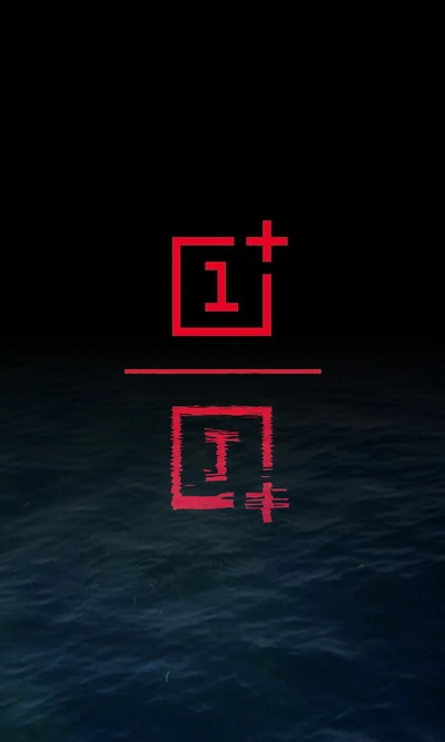 Logo OnePlus reflété dans l'eau avec des ondulations