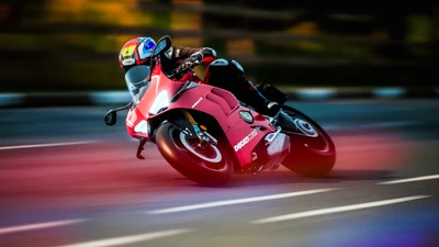 Ducati Panigale V4 R en acción, mostrando un rendimiento de alta velocidad y movimiento dinámico.