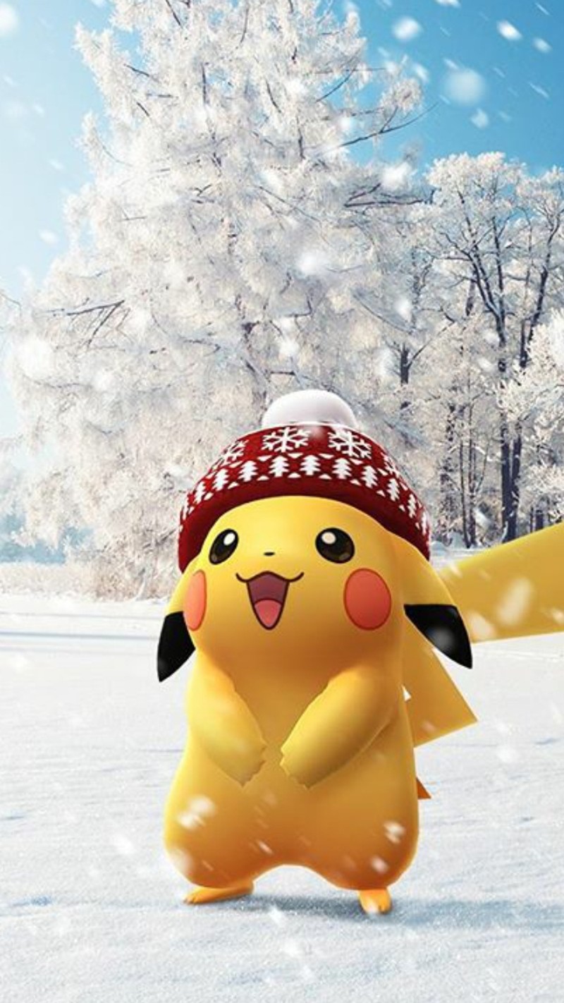 Покемоны пикachu в зимней шапке на снегу (pikachu, pokemon, pokemon go, снег, зима)