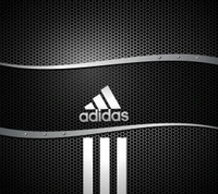 Логотип Adidas на текстурированном черном фоне с металлическими акцентами