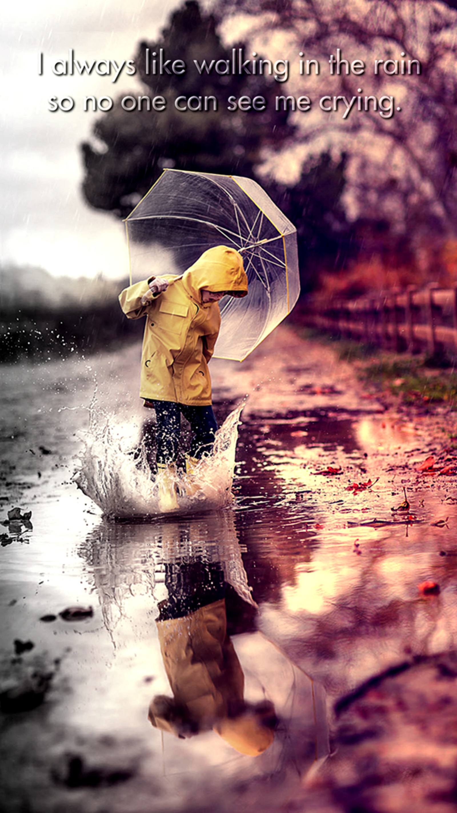 Une personne en imperméable jaune tenant un parapluie (amour, dictons)