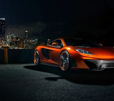 McLaren MP4-VX mit Vorsteiner Verbesserungen vor einer Stadtsilhouette bei Nacht.