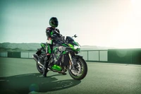 Kawasaki Z H2 SE: Une moto sportive frappante en mouvement