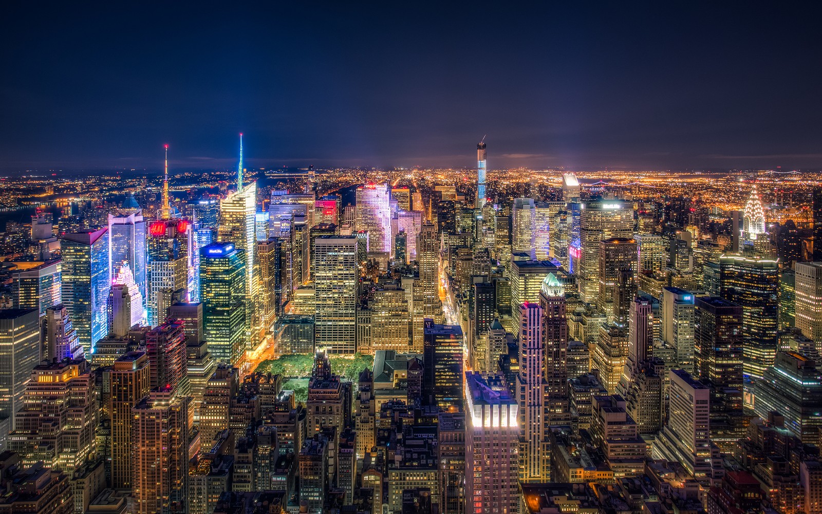 Aussicht auf die skyline der stadt bei nacht von der spitze des empire state building (stadt, stadtbild, metropole, stadtgebiet, nacht)