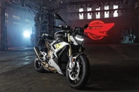 2021 BMW S1000R Супербайк в промышленной обстановке - 4K Обои