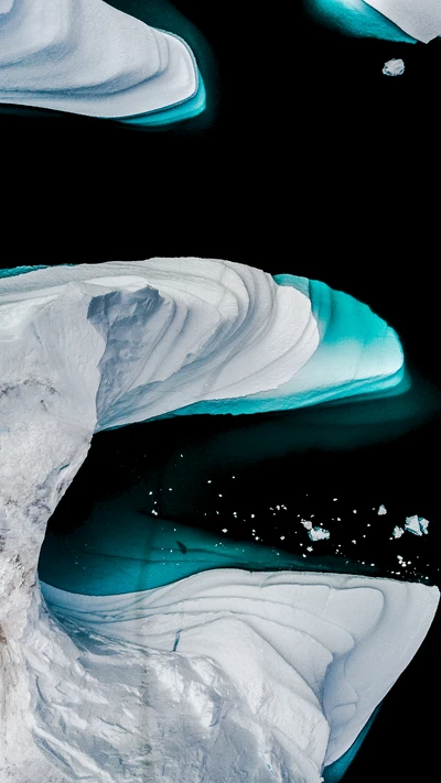 Impresionante capa de hielo ártico sobre aguas aqua