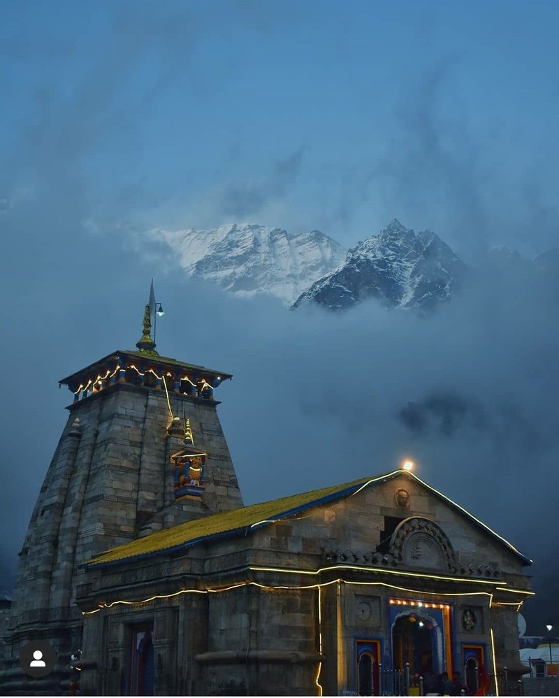 Вид храма с горой на заднем плане (кедарнатх, kedarnath, шива, shiva)