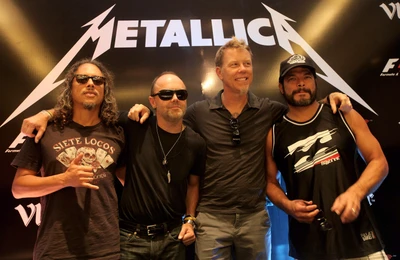 Участники Metallica отмечают выход альбома на концертном мероприятии